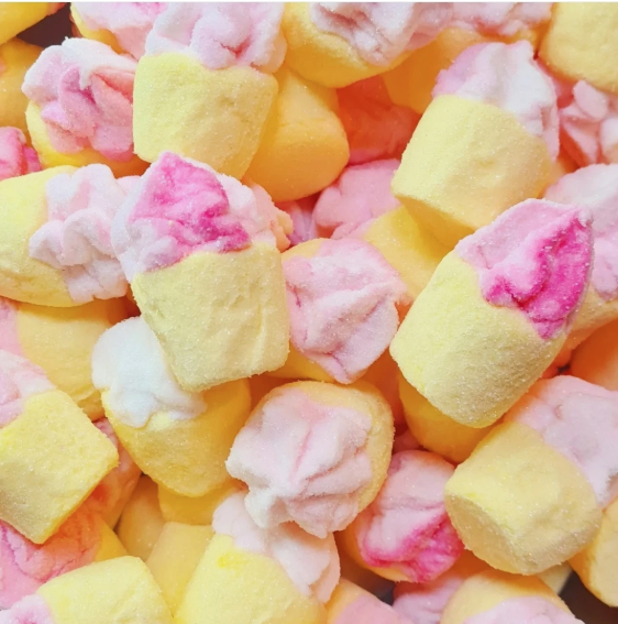Strawberry Mallow Cupcakes - Sweetiz